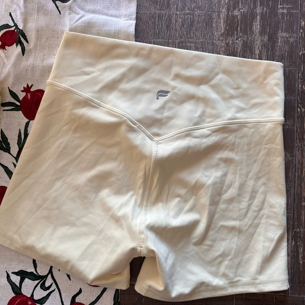 Fabletics Butter Yellow Sports Bra and Shorts Set - Picture 4 of 4